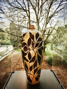Ornament Asian art vase SAAM Garden Court